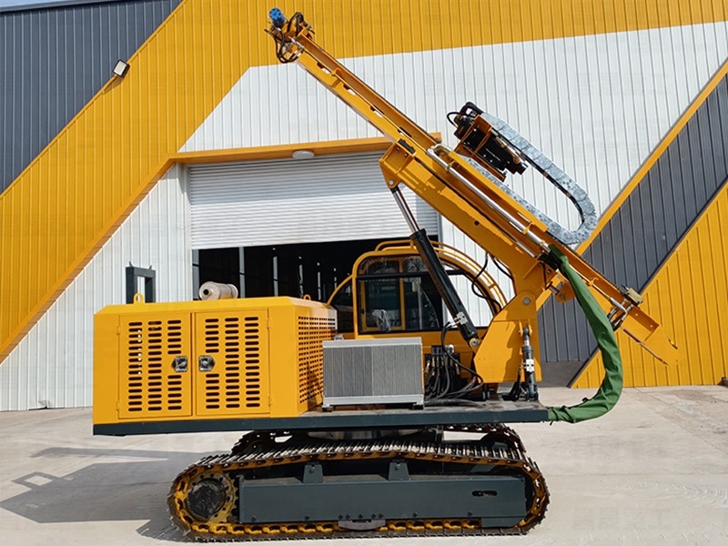 液压光伏打桩机驾驶室款