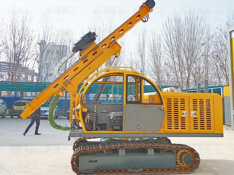 液压光伏打桩机驾驶室款