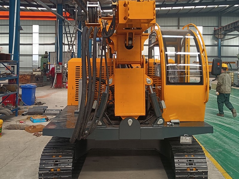 液压光伏打桩机驾驶室款