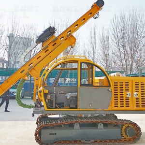 液压光伏打桩机驾驶室款