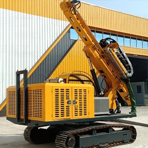 液压光伏打桩机驾驶室款